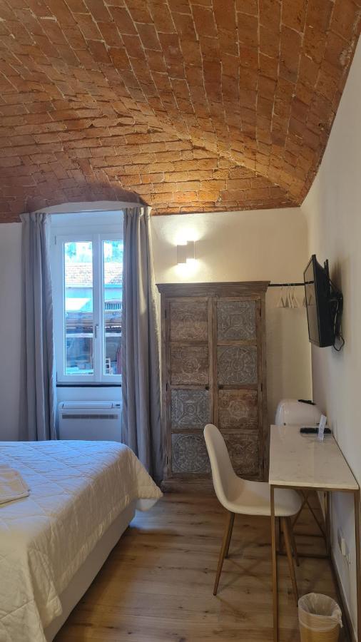 Federico II - Rooms And Breakfast บอร์จิโอแวเรซซี ภายนอก รูปภาพ