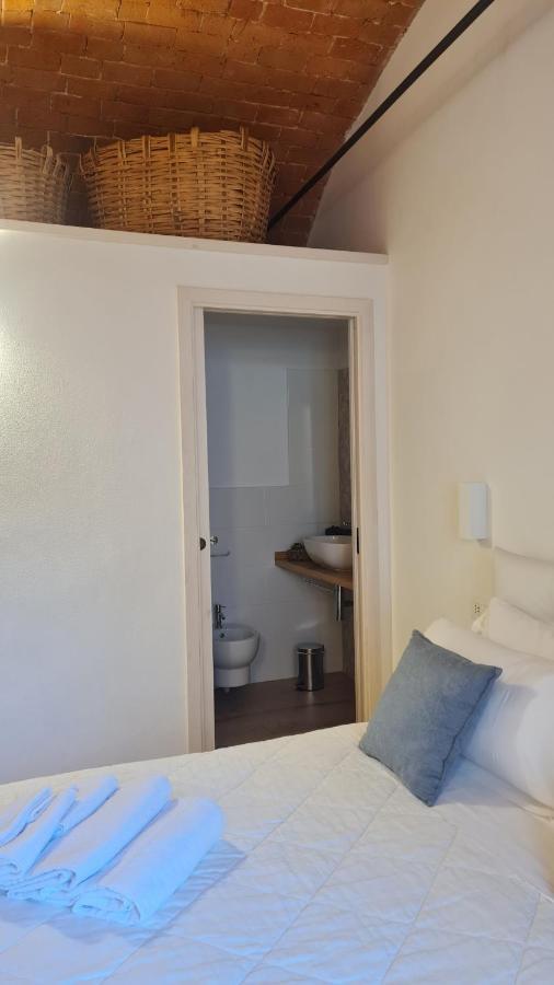 Federico II - Rooms And Breakfast บอร์จิโอแวเรซซี ภายนอก รูปภาพ