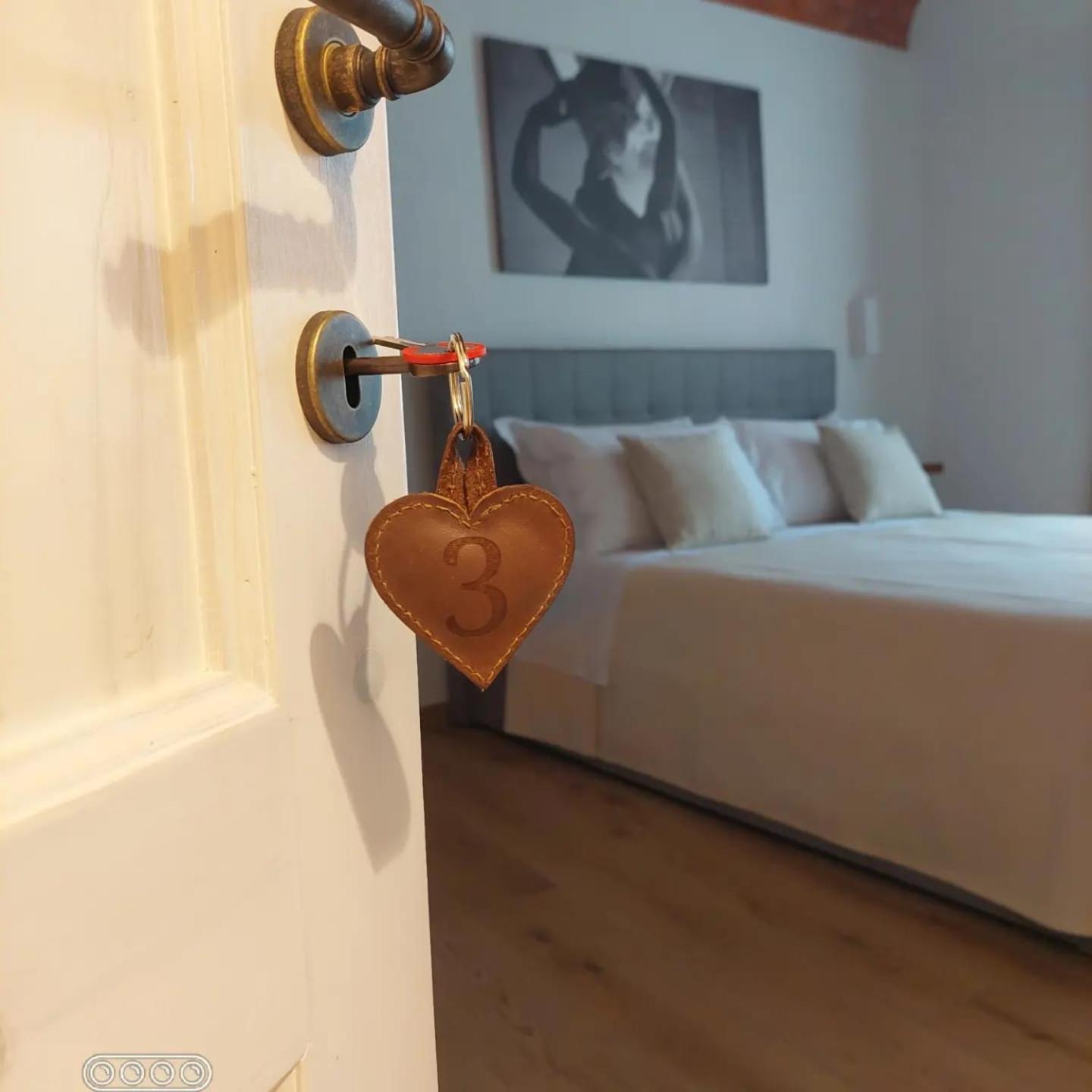 Federico II - Rooms And Breakfast บอร์จิโอแวเรซซี ภายนอก รูปภาพ